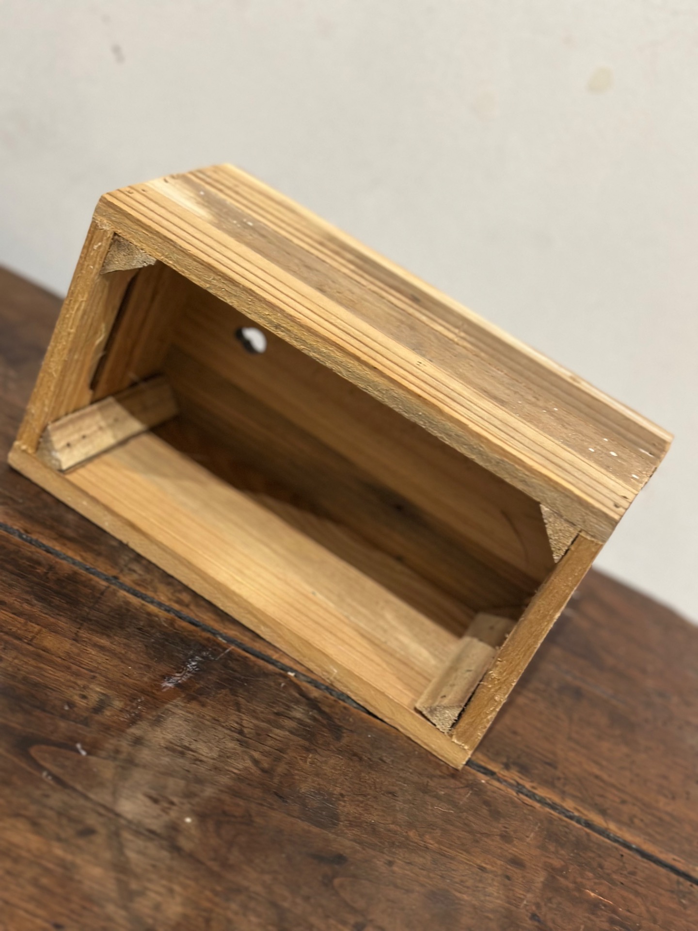 N° 10 : boîte en bois : 1€